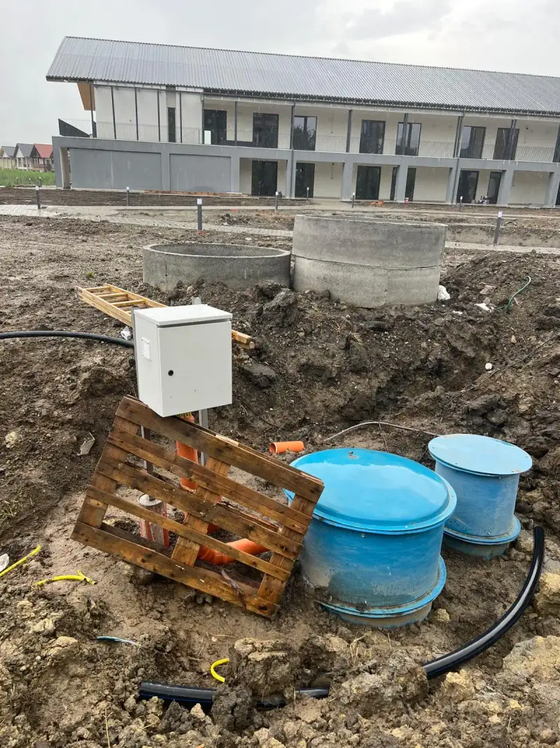 Montaj stație de epurare ECO TANK în groapă pregătită de beneficiar